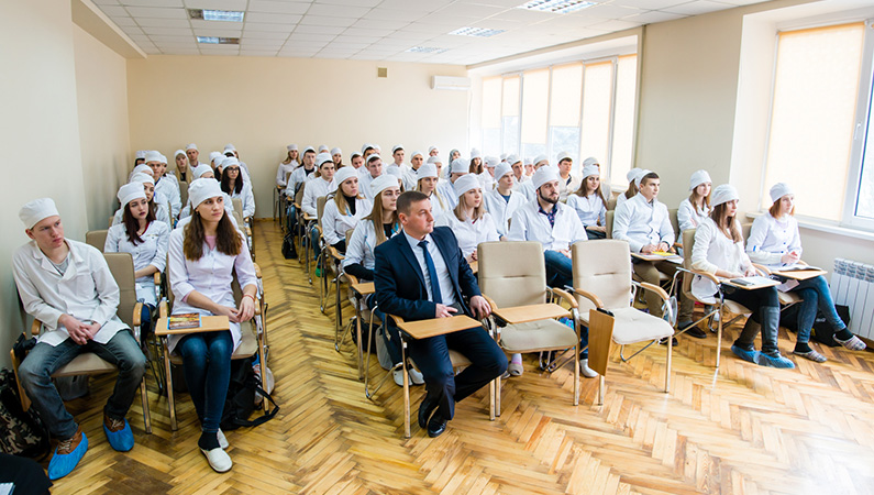 Порада студентам від прокурора: подалі від корупційних схем!