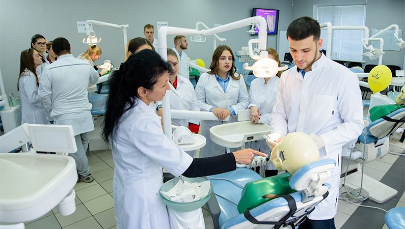 Інтенсивна підготовка інтернів - стоматологів