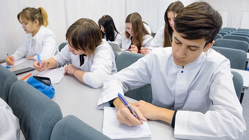 Ректорський диктант : у рідному Домі – українська!